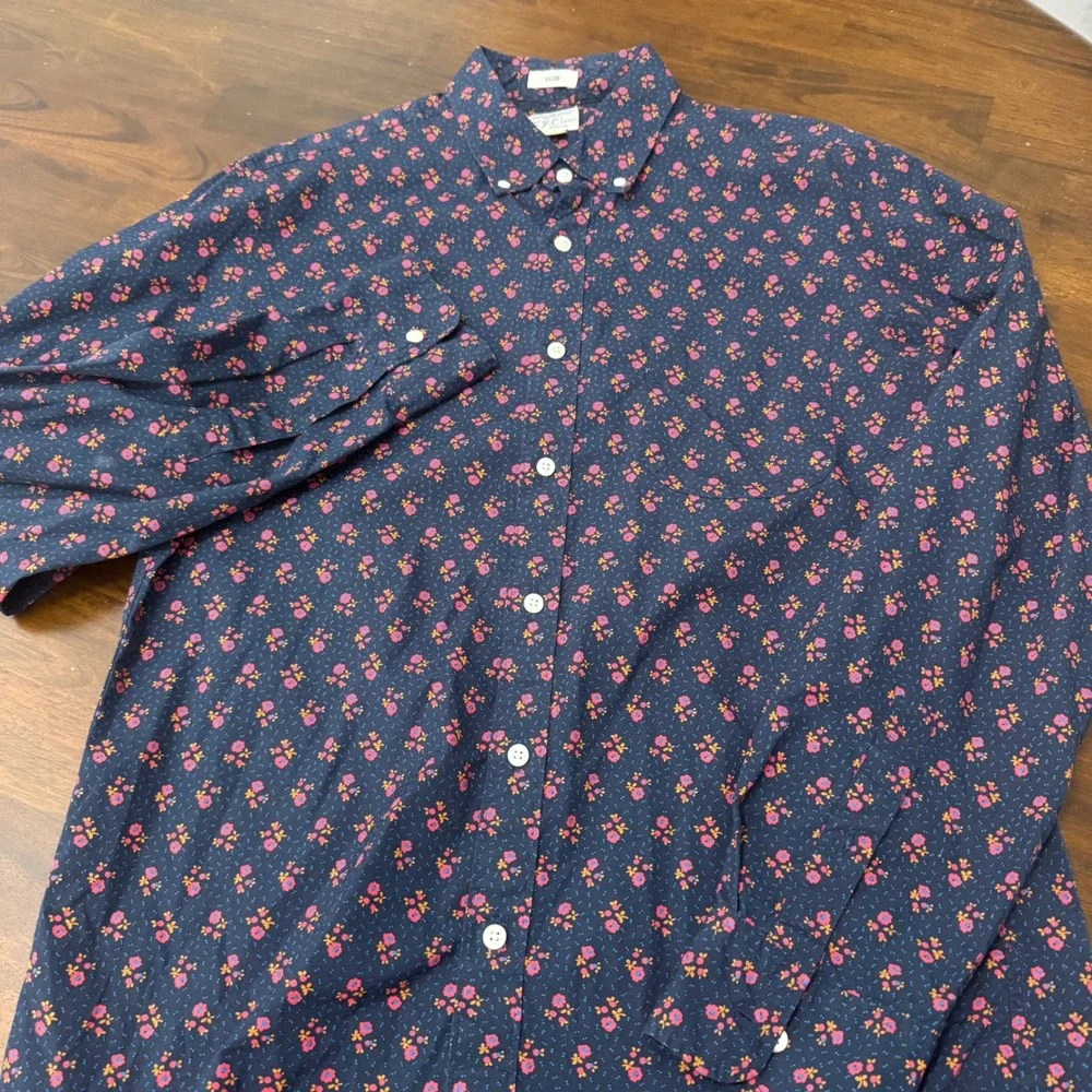J. Crew Slim Secret Wash Shirt Mens Medium Navy Blue Red Floral Stretch AA420